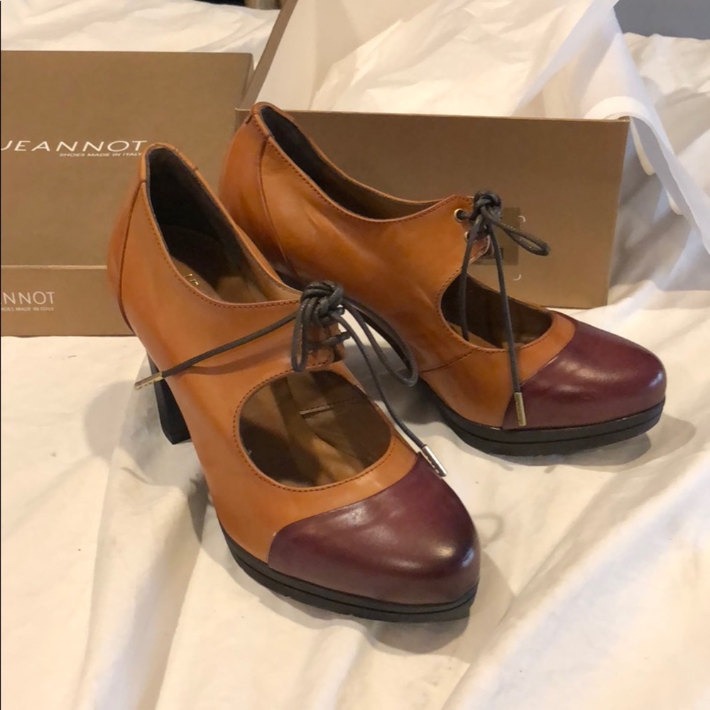 NWB Italian leather two tone laced pumps